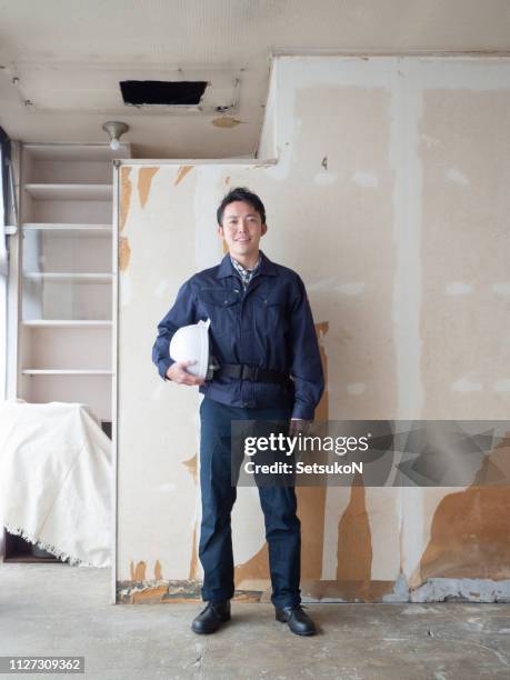 アジア建設労働者 - 工事　日本人 ストックフォトと画像