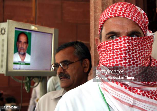Akbar Dumpy 14 Photos & High Res Pictures - Getty Images