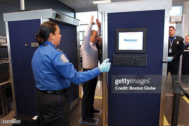 Tsa Security Scanner Tsa Body Scan Photos and Premium High Res Pictures - Getty Images
