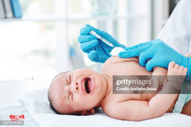 nobody likes needles - baby vaccination stock pictures, royalty-free photos & images