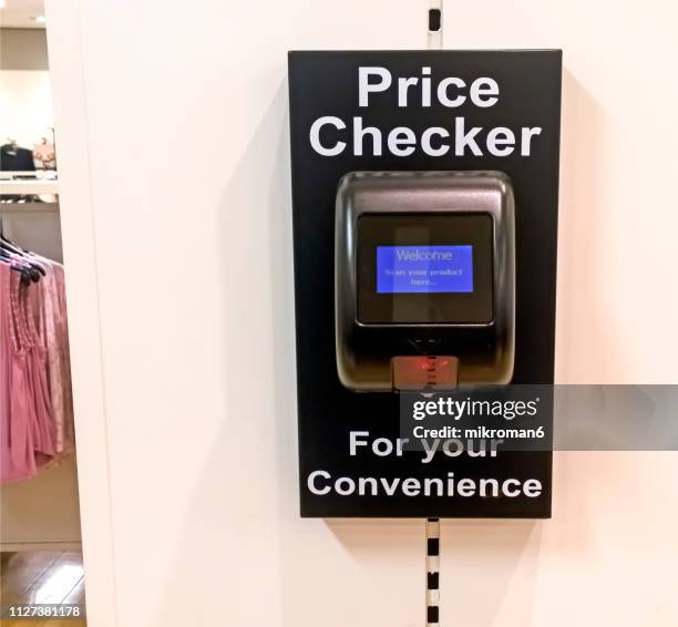 Scan To Check Price In Store Grocery Store Scan Barcode Fotografías e imágenes de stock - Getty Images