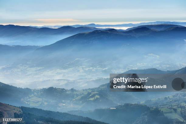 amboto, urkiola, basque country. natural park - provincia de vizcaya fotografías e imágenes de stock