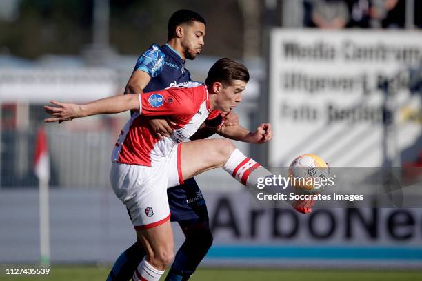 Jake Clarke Salter of Vitesse, Sven Braken of FC Emmen during the Dutch Eredivisie match between FC Emmen v Vitesse at the De JENS Vesting on...