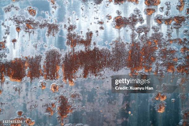 full frame shot of rusty metal - bronze texture stockfoto's en -beelden