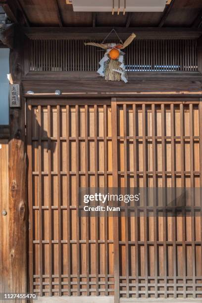 full frame of texture, japanese style wooden door - japansk skjutdörr bildbanksfoton och bilder