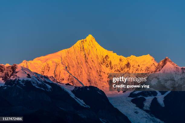 arcadia - shangri-la scenery - 地平線 stockfoto's en -beelden