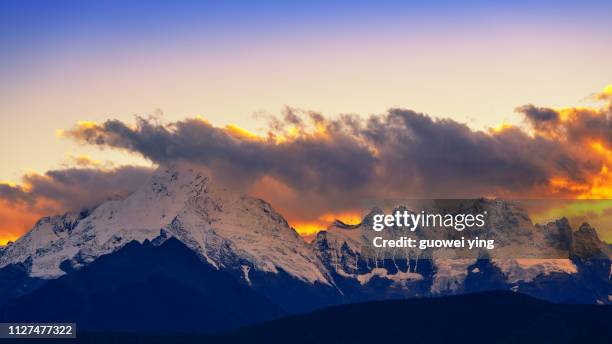 arcadia - shangri-la scenery - 地平線 stockfoto's en -beelden