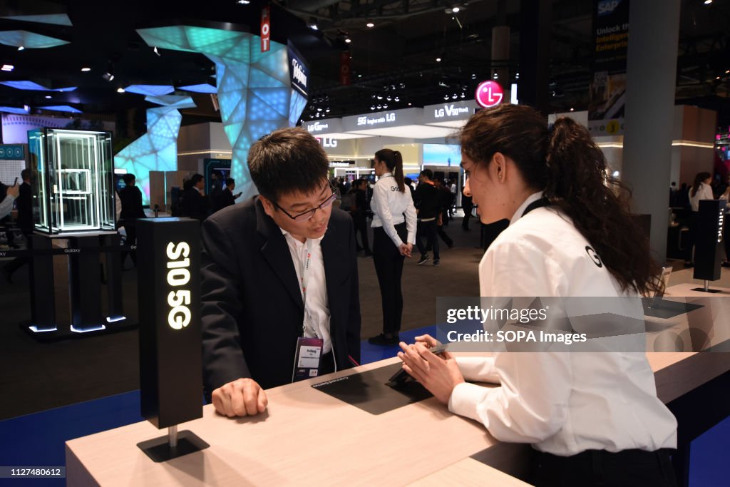 A staff member of the Samsung company seen explaining to a...