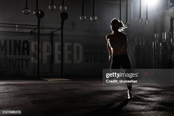 full length of a female athlete running in a health club. - crossfit imagens e fotografias de stock