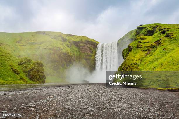 skógafoss wasserfall island - reiseroute golden circle stock-fotos und bilder