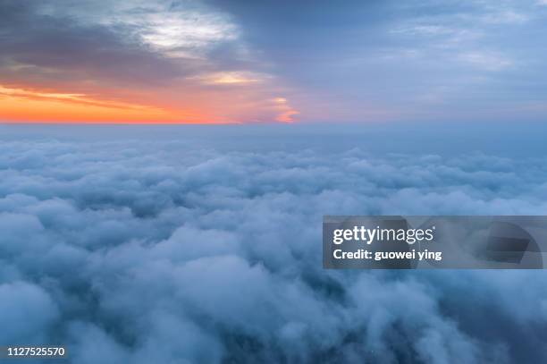 shanghai skyline in heavy fog - 建築物外觀 stock pictures, royalty-free photos & images