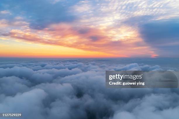 shanghai skyline in heavy fog - 建築物外觀 stock pictures, royalty-free photos & images