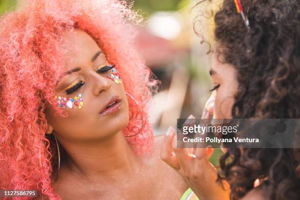 applying glitter on the skin - festival make up stock pictures, royalty-free photos & images
