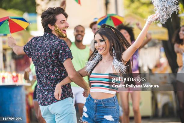 o melhor carnaval do mundo está no brasil - carnaval in rio de janeiro - fotografias e filmes do acervo