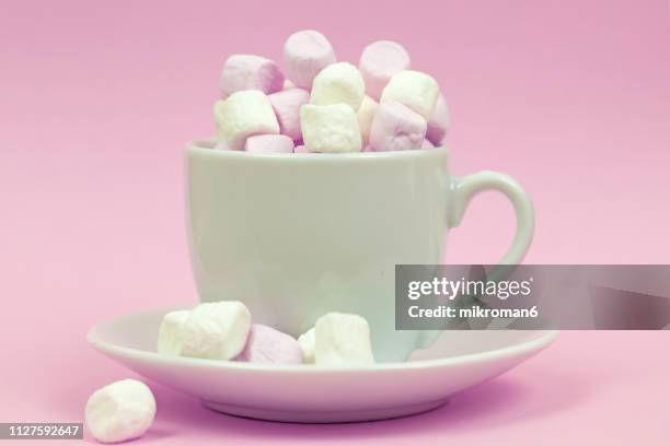 white and pink marshmallows sweets - pop up store 個照片及圖片檔