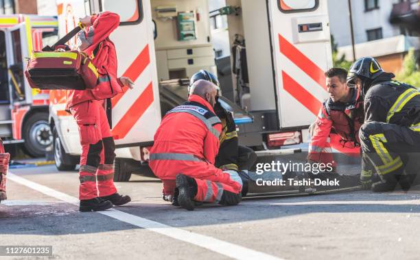 Tim Rescue Firefighters Helping Rescue Team High-Res Stock Photo - Getty Images