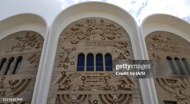 frontal view of the façade of the synagogue hechal yehuda, tel aviv - nazism stock pictures, royalty-free photos & images