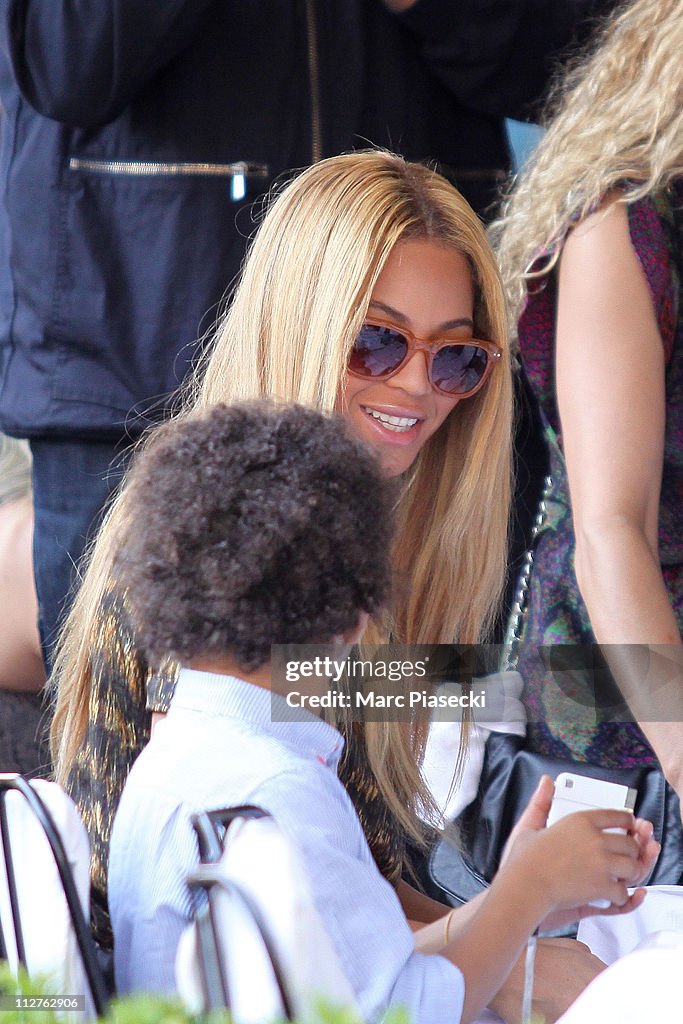 Beyonce And Jay-Z Sighting In Paris - April 20, 2011