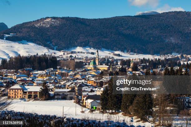 asiago - panorama - conifera stock-fotos und bilder