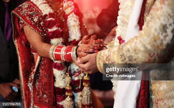 hindi wedding ceremony - asian married stock pictures, royalty-free photos & images