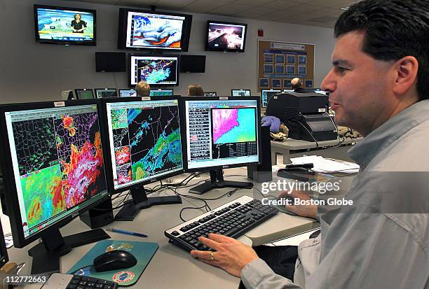 Meteorologists Computer 3,057 Meteorologist Stock Photos, High-Res Pictures, and Images - Getty ...
