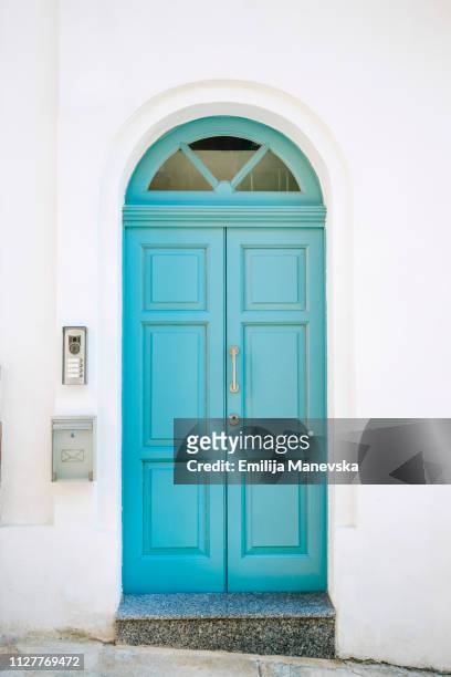 wooden front door - blue house red door stock pictures, royalty-free photos & images
