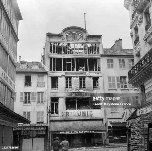 Vue du magasin ravagé par un incendie rue des Martyrs à Paris, France, le 3 juin 1968.