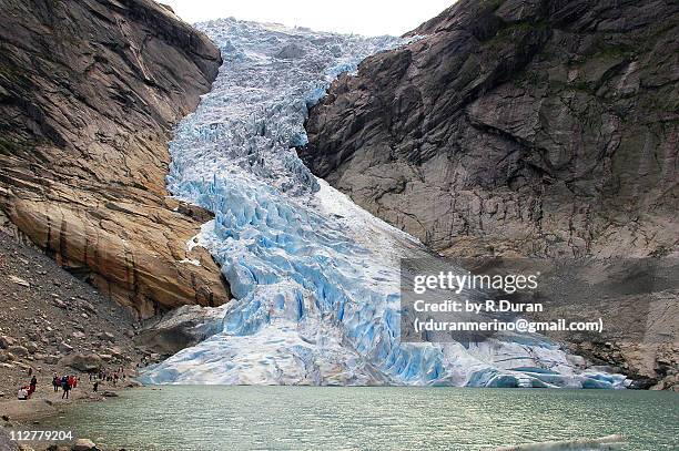 briksdalsbreen - glacier stockfoto's en -beelden