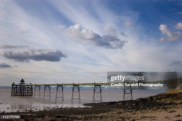 clevedon pier - clevedon pier stockfoto's en -beelden