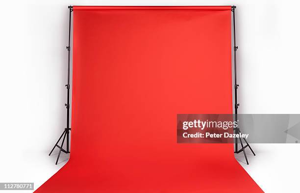 red photographers backdrop in studio - photography studio stockfoto's en -beelden