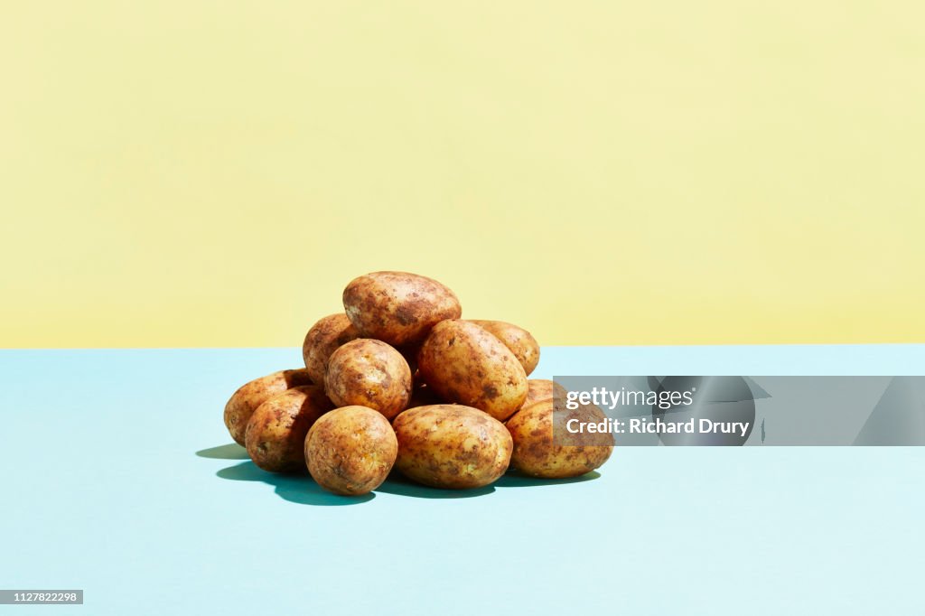 A pile of potatoes on a table top