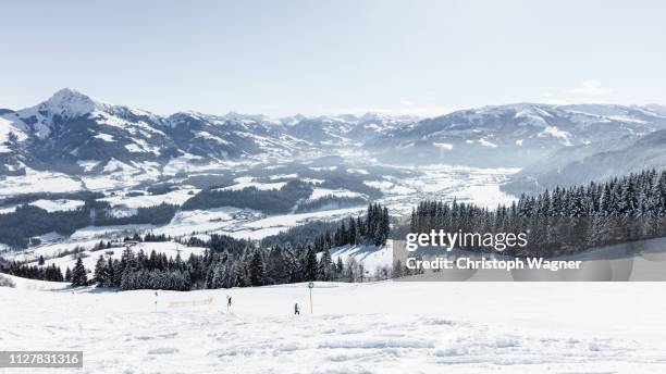 österreich tirol - wilder kaiser winter - wilder kaiser stock-fotos und bilder