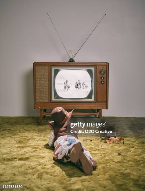 vintage tv and little boy cowboy - 1950s television set stock pictures, royalty-free photos & images