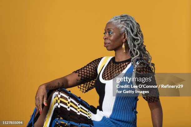 portait of confident african american woman - noapologiescollection 個照片及圖片檔