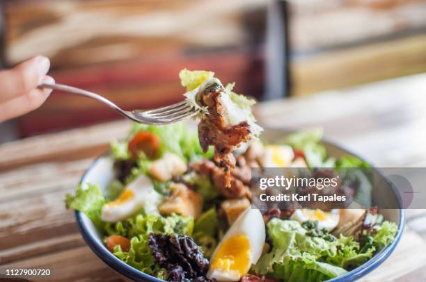 a high-angle close-up view of a salad in a bowl - roast chicken table stockfoto's en -beelden