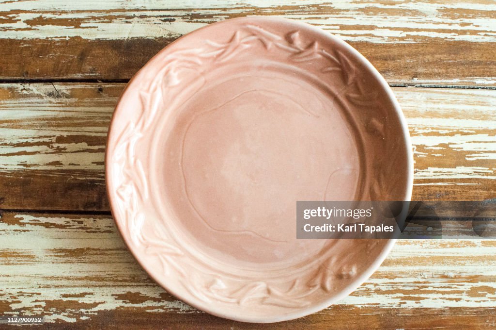 Flat lay of an empty plate on a table