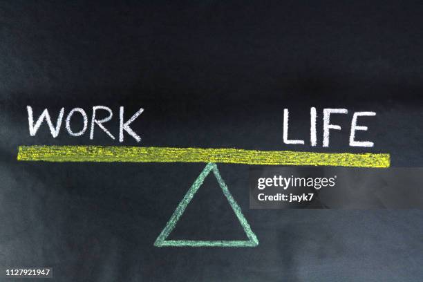 work life balance - equilibrio vida trabajo fotografías e imágenes de stock