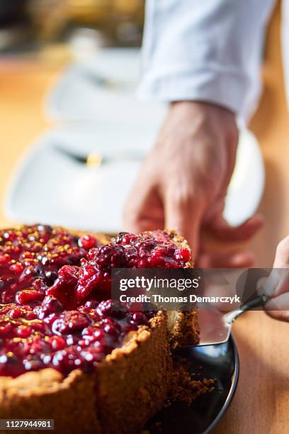 cake - himbeere stock pictures, royalty-free photos & images