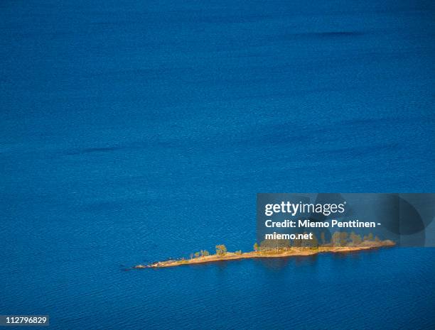 small island in lake pielinen - lago pielinen imagens e fotografias de stock