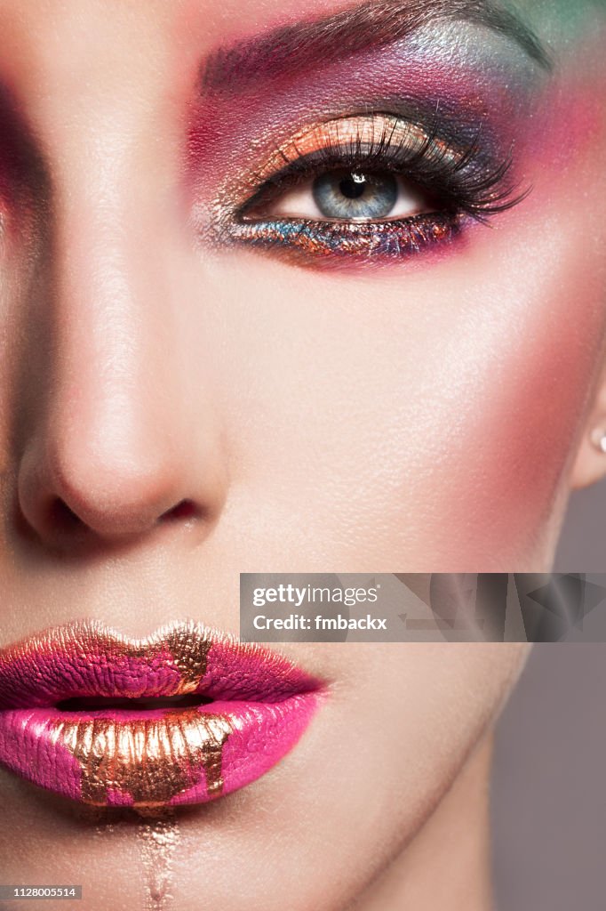 Oro Líquido Artístico Colorido Maquillaje En Labios Foto de stock Getty Images