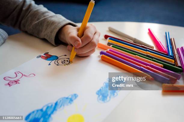 girls hands drawing - kid with markers fotografías e imágenes de stock