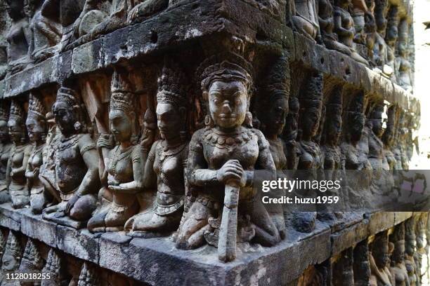 leperking terrace of angkor thom - シェムリアップ fotografías e imágenes de stock