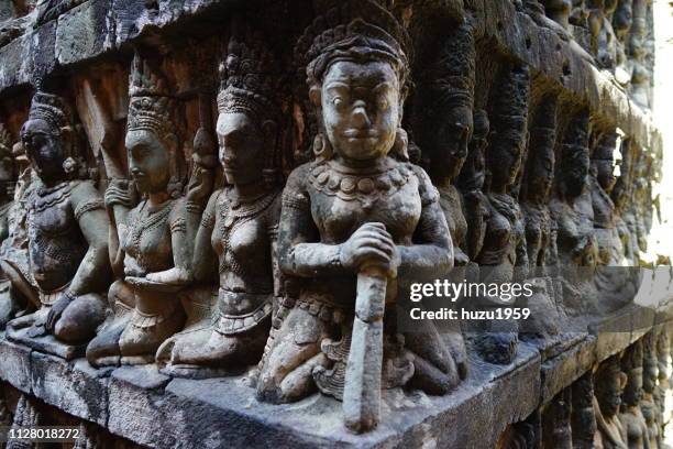 leperking terrace of angkor thom - 彫刻作品 stockfoto's en -beelden