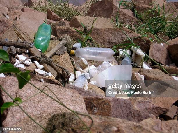 plastic bottle pollution - poluição stock pictures, royalty-free photos & images