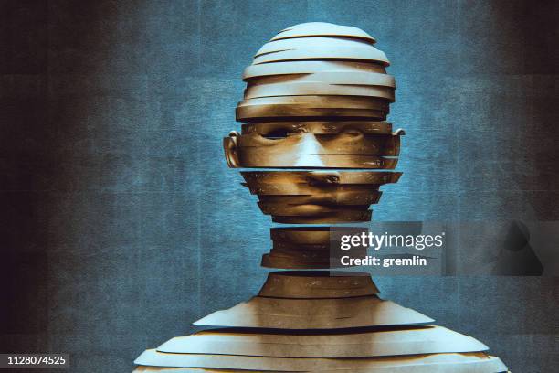 deconstrucción de la mujer - incompleto fotografías e imágenes de stock