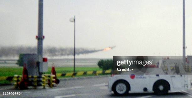 Des flammes s'échappent de la partie arrière du Concorde d'Air France à son décollage de Roissy, le 25 juillet 2000, quelques minutes avant que...