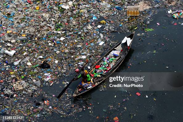 Plastic Pollution Of River In Dhaka Plastic Pollution Of River In Dhaka