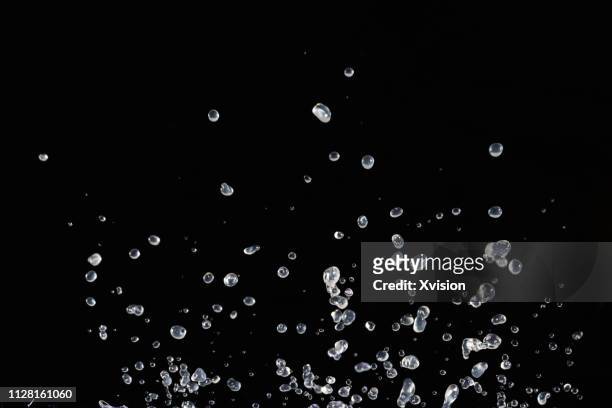 dancing water in mid air with group of small droplets"n - floating on water fotografías e imágenes de stock