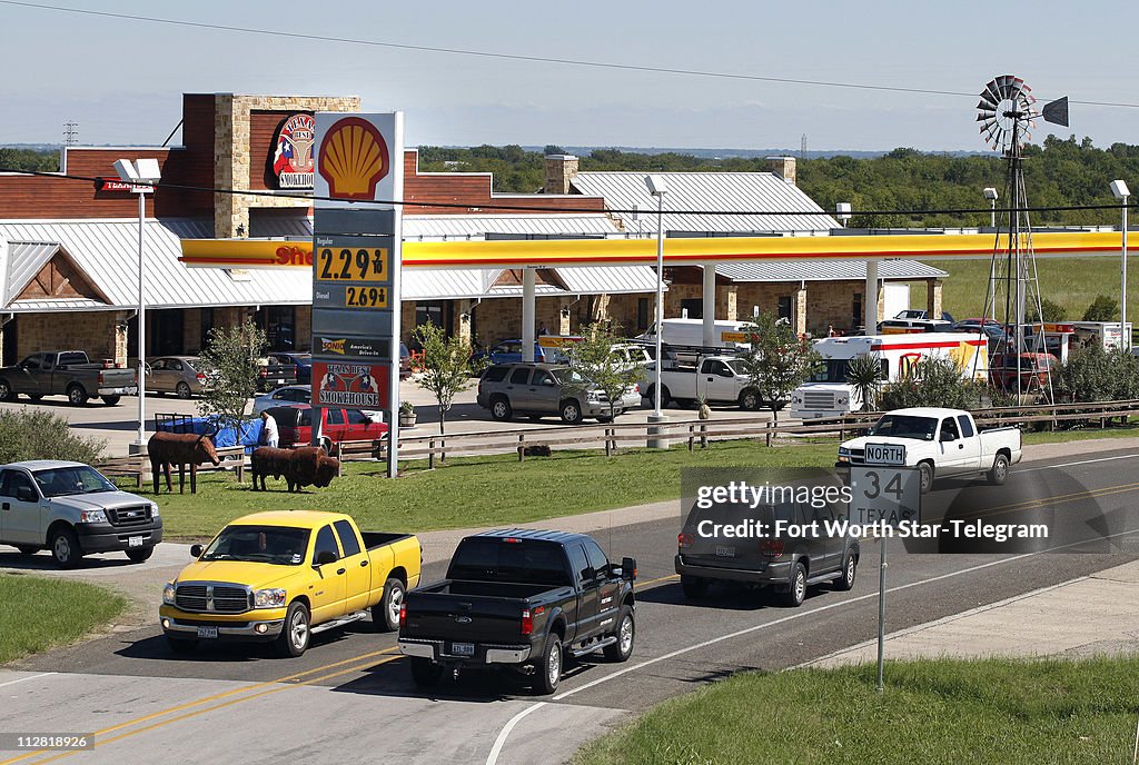 Dallas Texas Shell Building A Shell gas station outside Italy, Texas, is where accused bomber ...