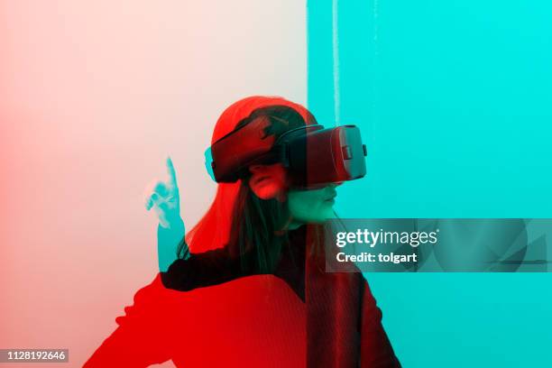 woman wearing vr glasses - technology or innovation stock pictures, royalty-free photos & images
